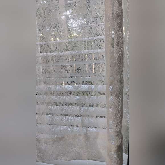 EUC Elegant Lace Fabric curtains. 2 Panels of 60x84. - Picture 4 of 6